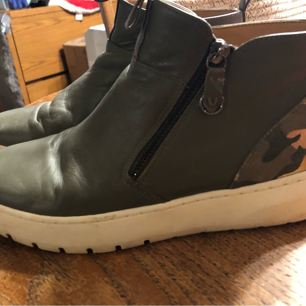 Women’s Olive Green Slip-On Boots with Side Zip